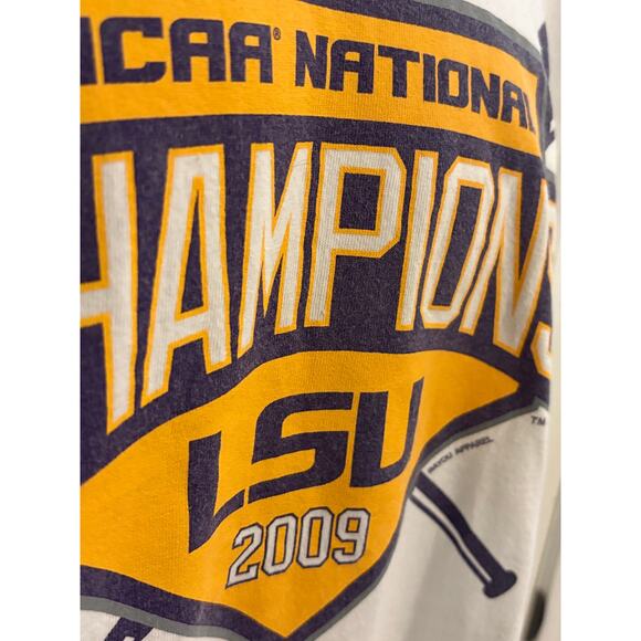 Gildan LSU Baseball NCAA Champions 2010 White Short Sleeve T-Shirt. Size XL - Picture 4 of 6
